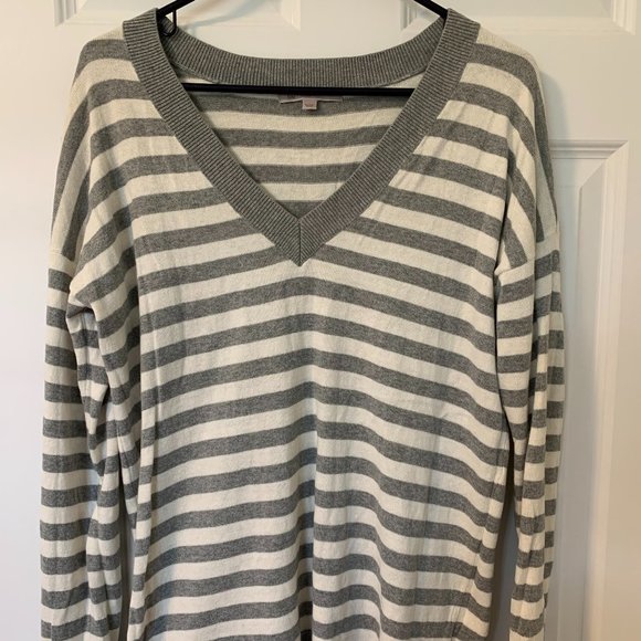 Gap V-Neck Sweater Stiped Gray & White - Picture 1 of 3